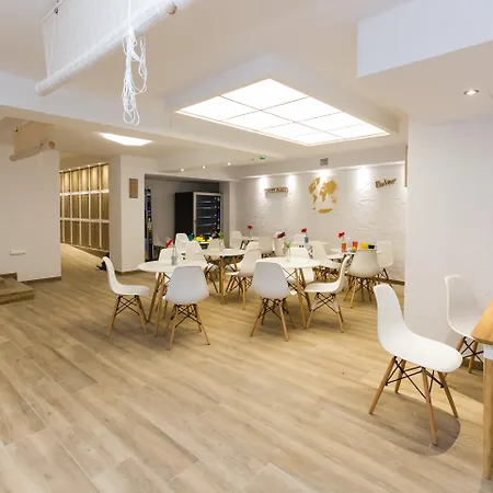 Singular By Eurotels - Juvenil Hostel